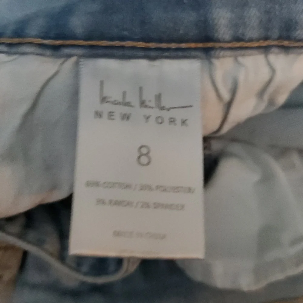 Nicole Miller High Rise Lt. Blue, Size 8, 5 Pocket Style, Button Fly Jeans. - Picture 7 of 10